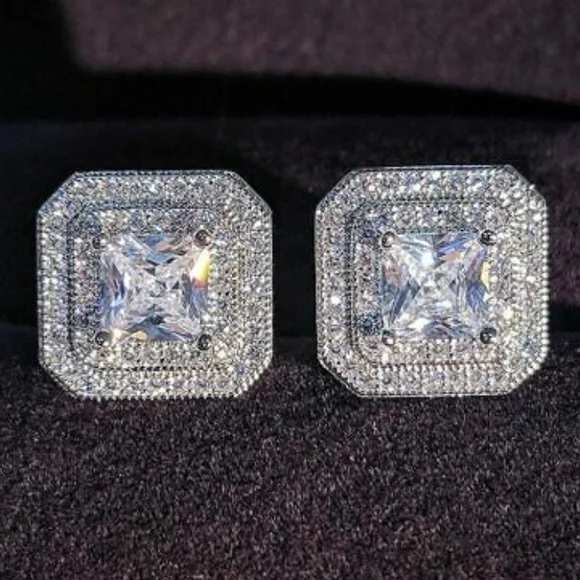 NWT DIAMOND LUXURY Sterling silver Stud Earrings - Picture 1 of 4